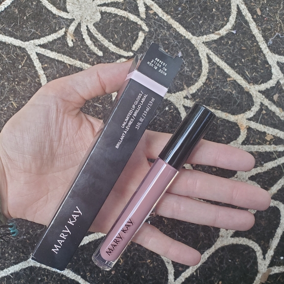 Mary Kay unlimited lip gloss in nude blush - Picture 1 of 2